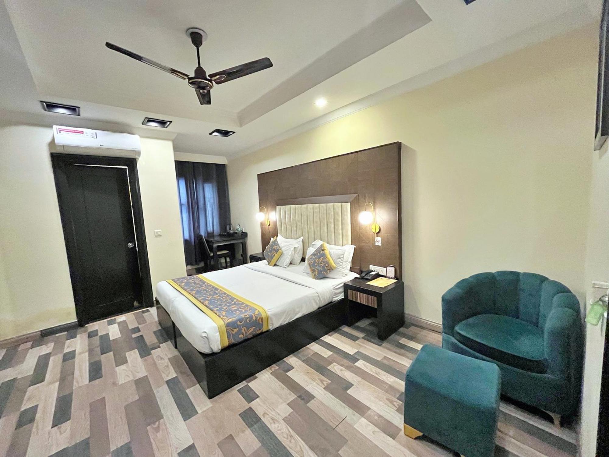 The Oakland Plaza By Orion Hotels New Delhi Exterior foto