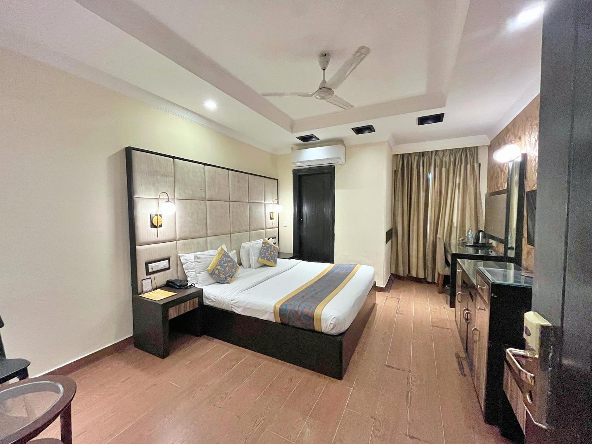 The Oakland Plaza By Orion Hotels New Delhi Exterior foto